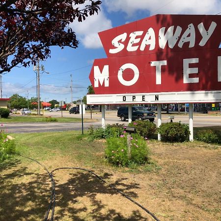 Seaway Motel Roosevelt Park Екстер'єр фото