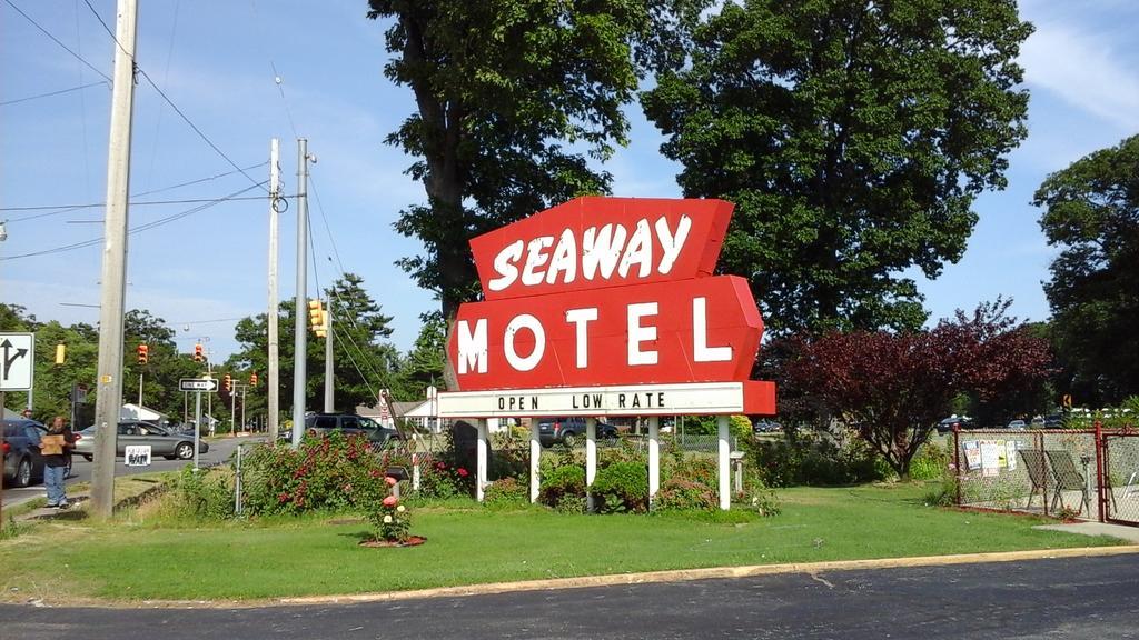 Seaway Motel Roosevelt Park Екстер'єр фото