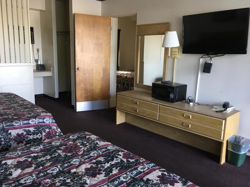 Seaway Motel Roosevelt Park Екстер'єр фото