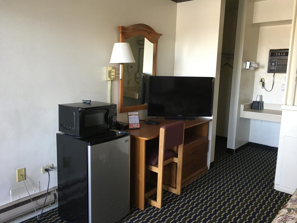 Seaway Motel Roosevelt Park Екстер'єр фото