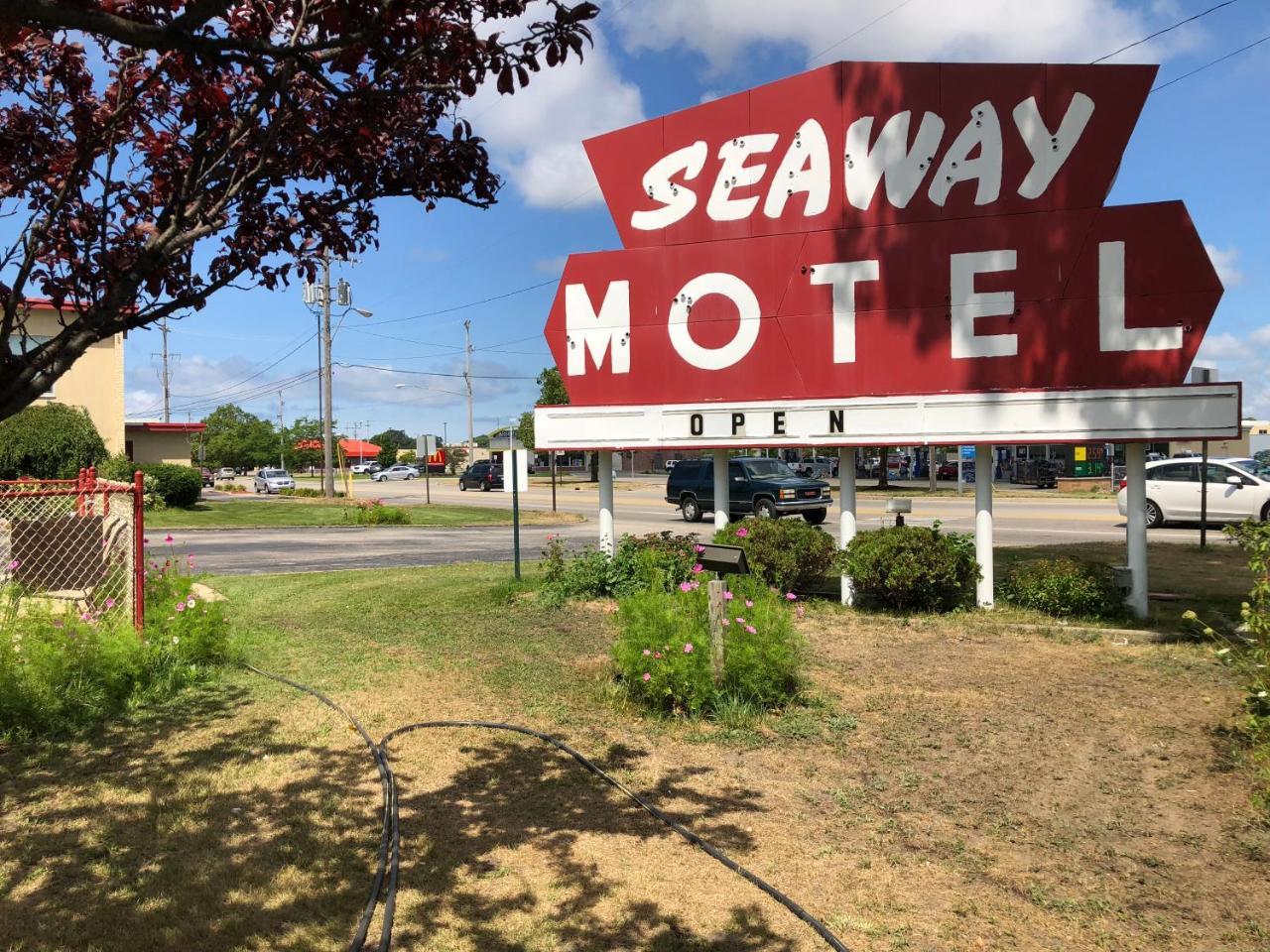 Seaway Motel Roosevelt Park Екстер'єр фото