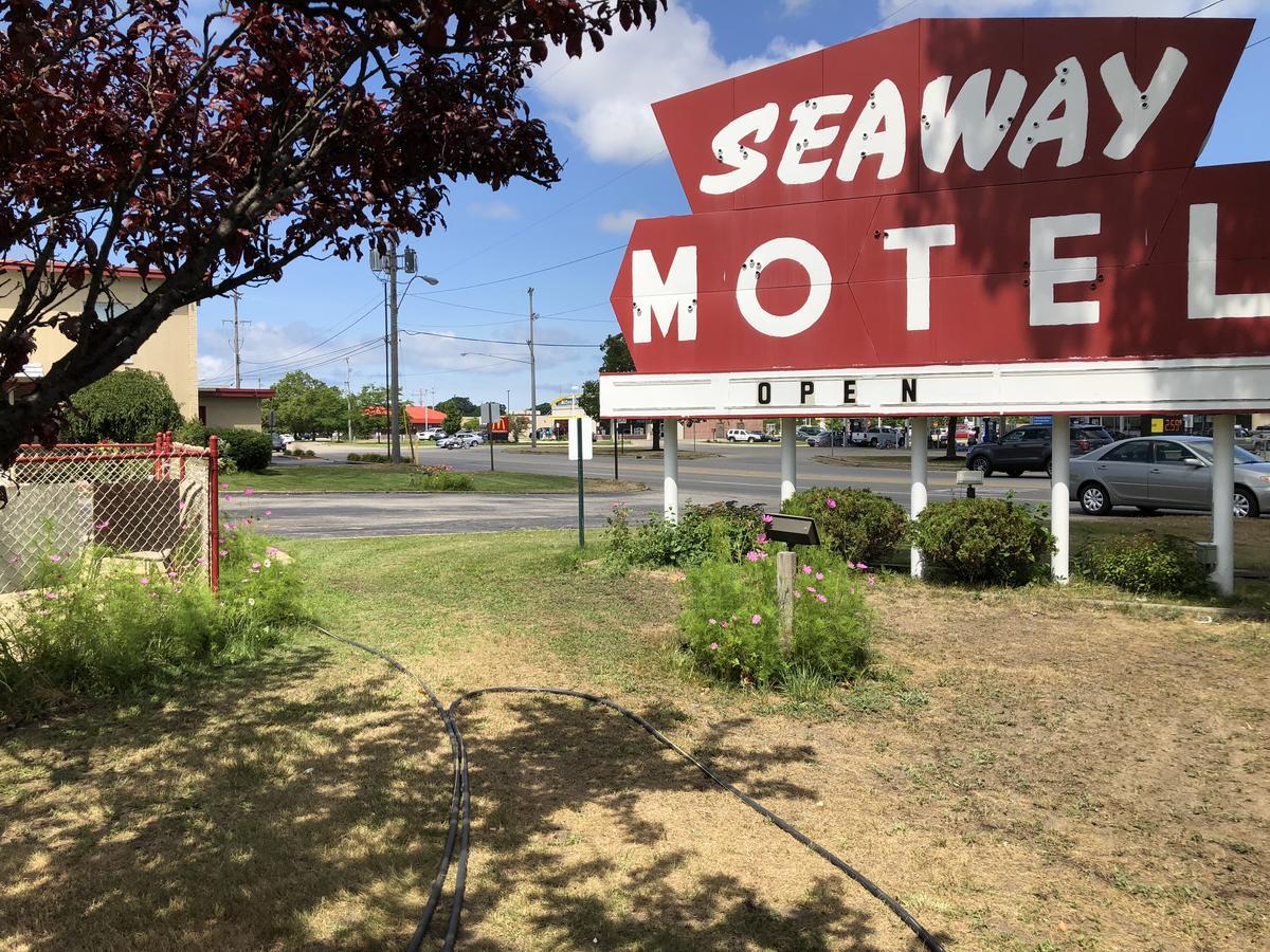 Seaway Motel Roosevelt Park Екстер'єр фото