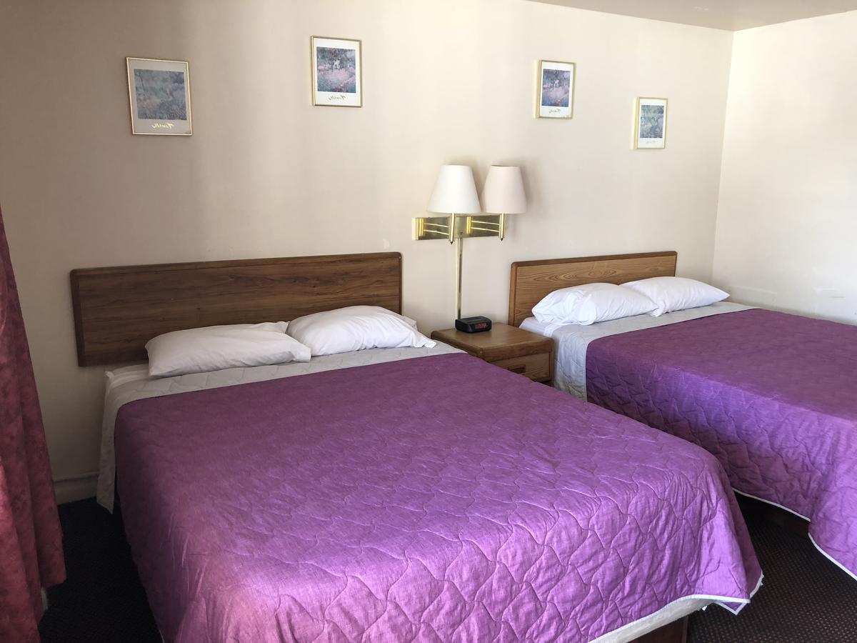 Seaway Motel Roosevelt Park Екстер'єр фото