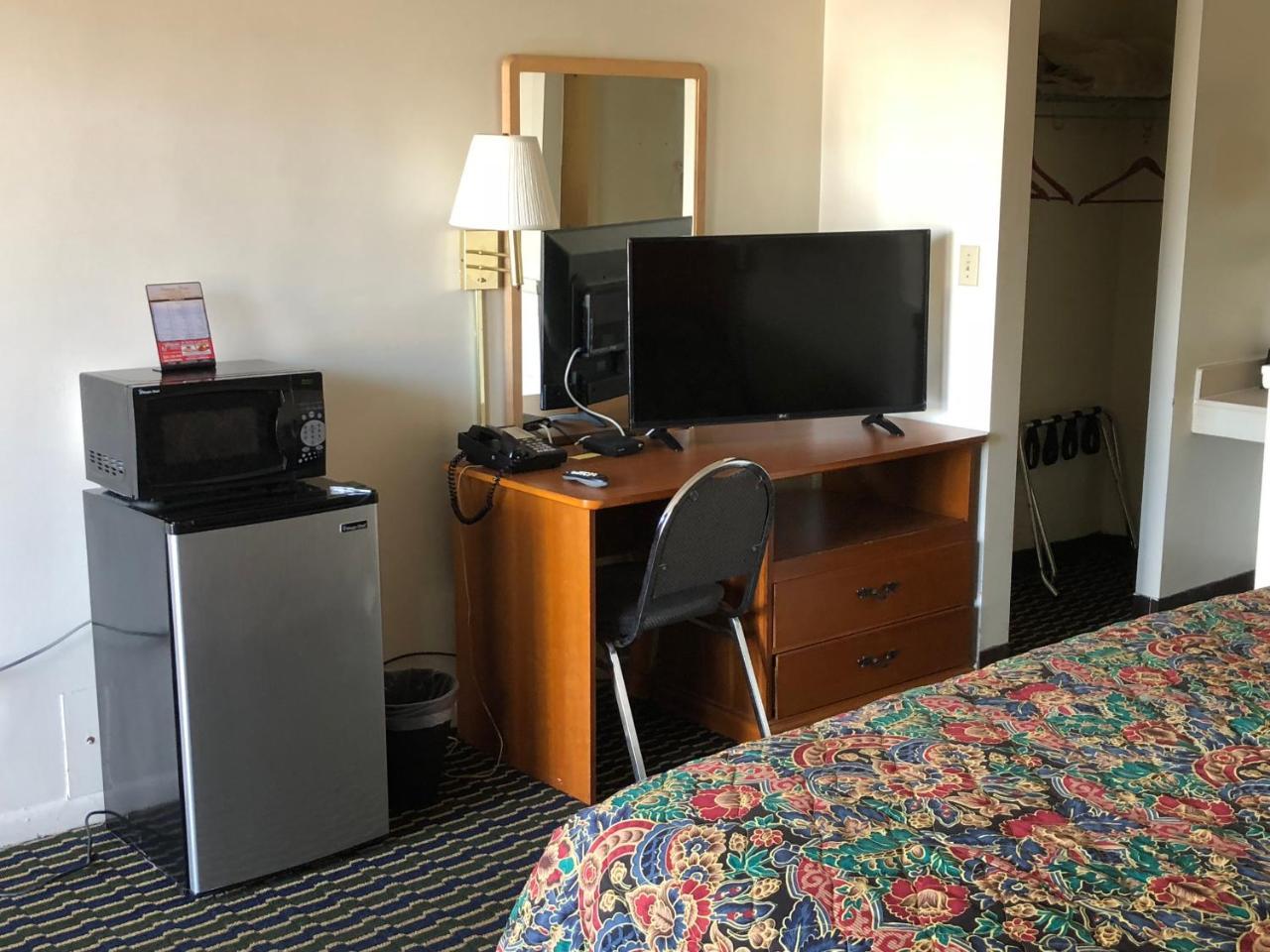 Seaway Motel Roosevelt Park Екстер'єр фото