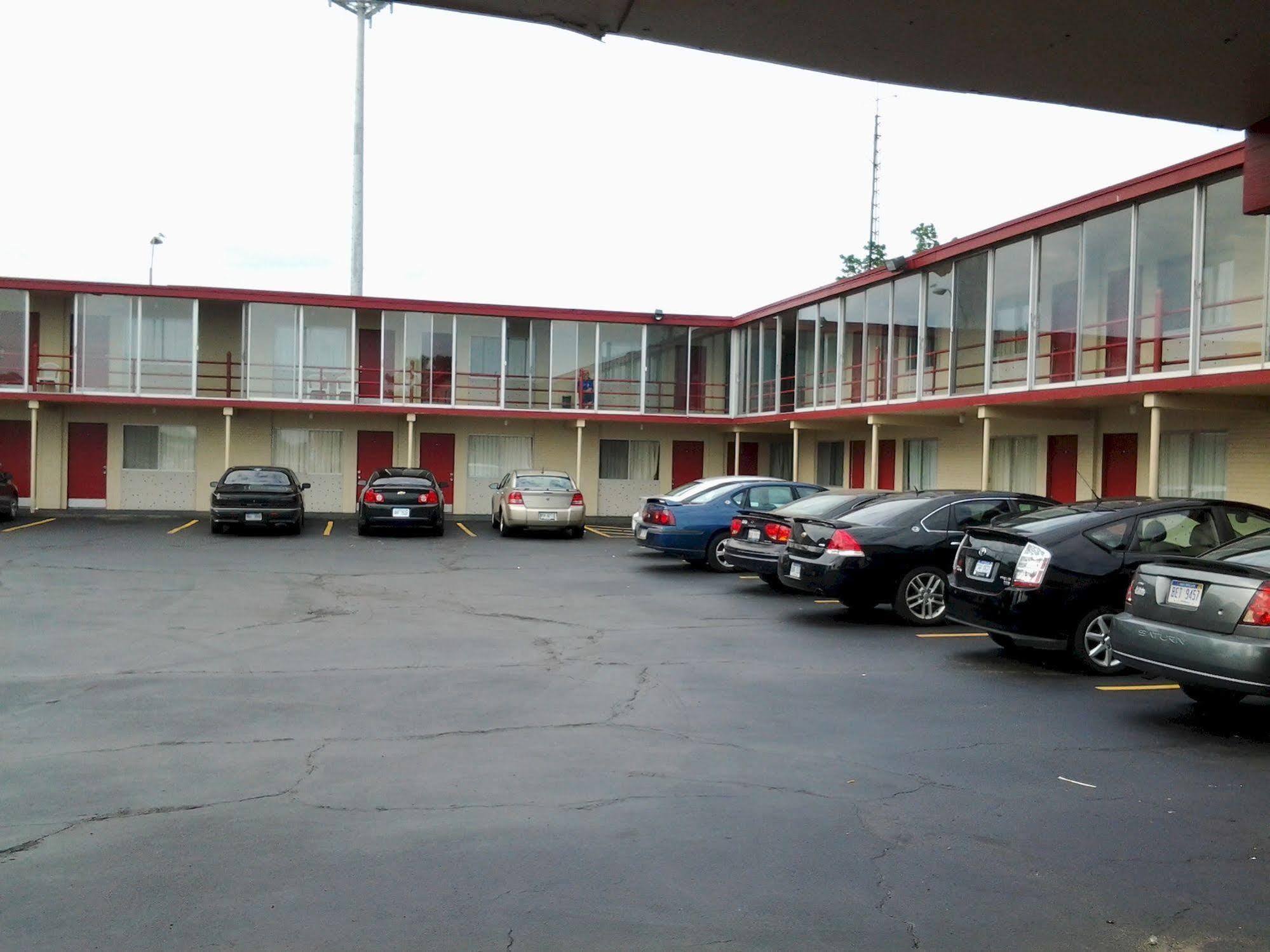Seaway Motel Roosevelt Park Екстер'єр фото