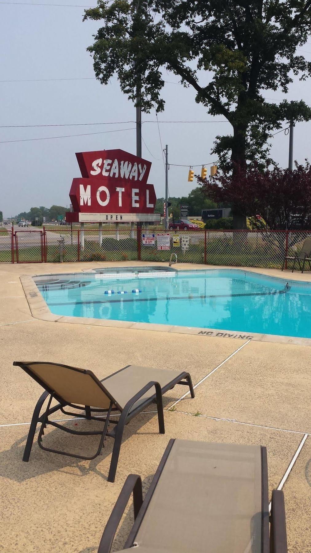 Seaway Motel Roosevelt Park Екстер'єр фото