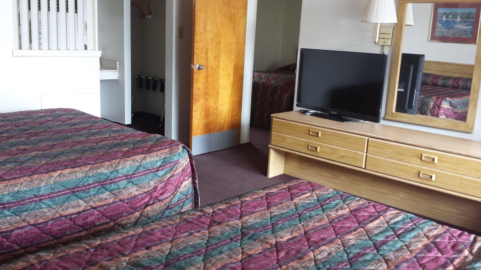 Seaway Motel Roosevelt Park Екстер'єр фото