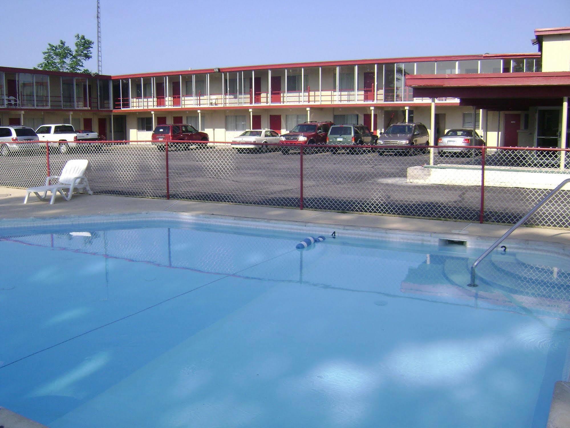 Seaway Motel Roosevelt Park Екстер'єр фото